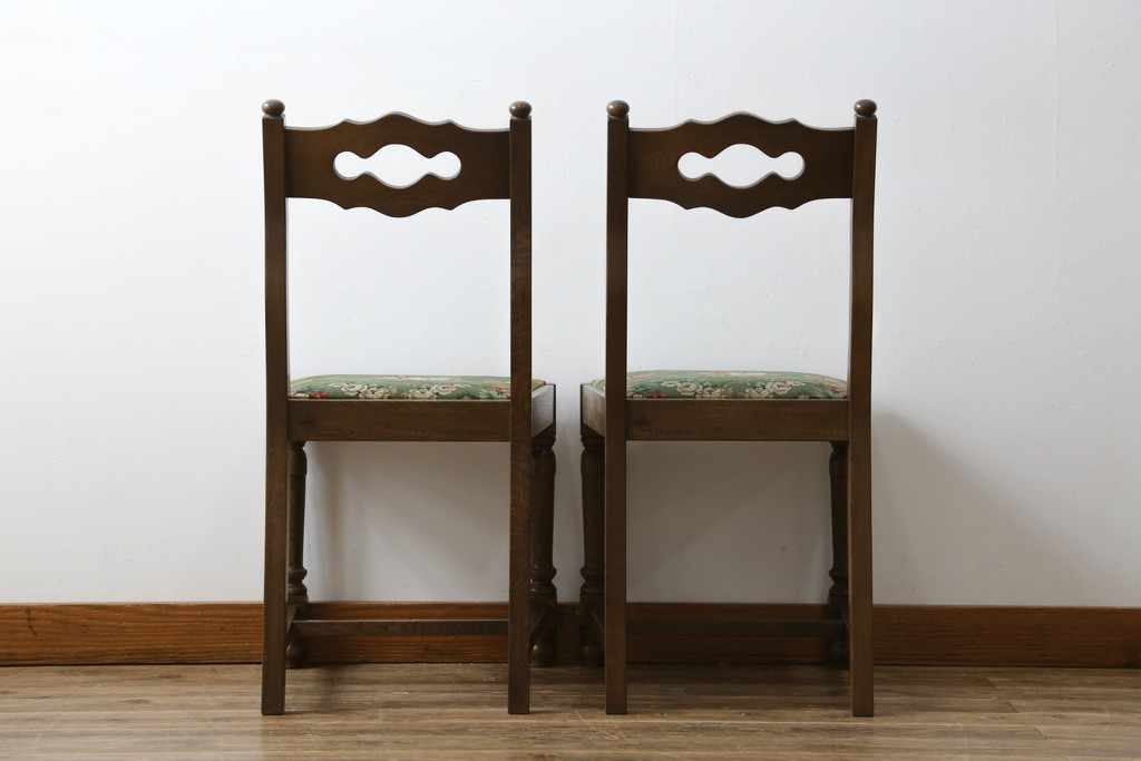 中古　横浜クラシック家具　ノックオンウッド(knockonwood)　Hand Made　オーク材　どこか懐かしい雰囲気漂うチェア2脚セット(ダイニングチェア、アームレスチェア、椅子、イス)(R-069819)
