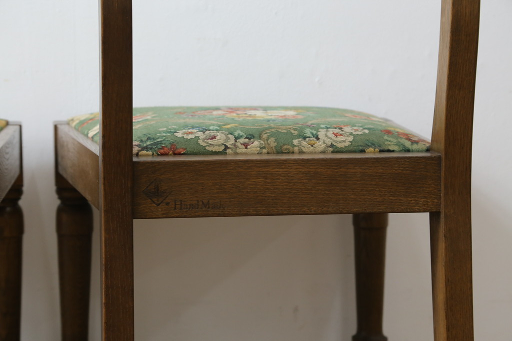 中古　横浜クラシック家具　ノックオンウッド(knockonwood)　Hand Made　オーク材　どこか懐かしい雰囲気漂うチェア2脚セット(ダイニングチェア、アームレスチェア、椅子、イス)(R-069819)