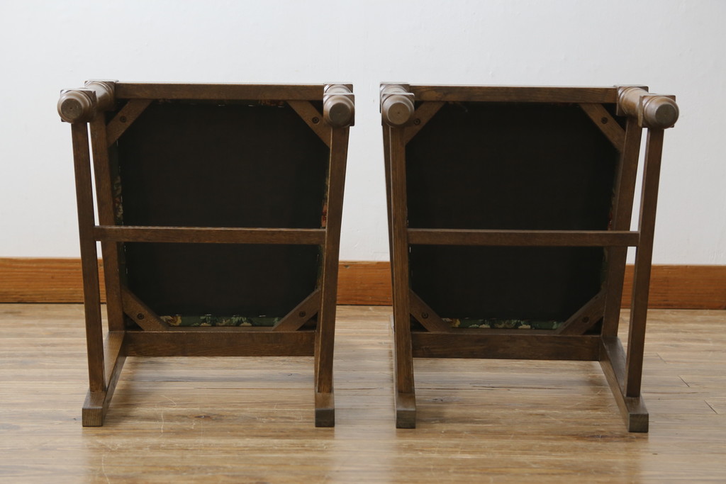 中古　横浜クラシック家具　ノックオンウッド(knockonwood)　Hand Made　オーク材　どこか懐かしい雰囲気漂うチェア2脚セット(ダイニングチェア、アームレスチェア、椅子、イス)(R-069819)