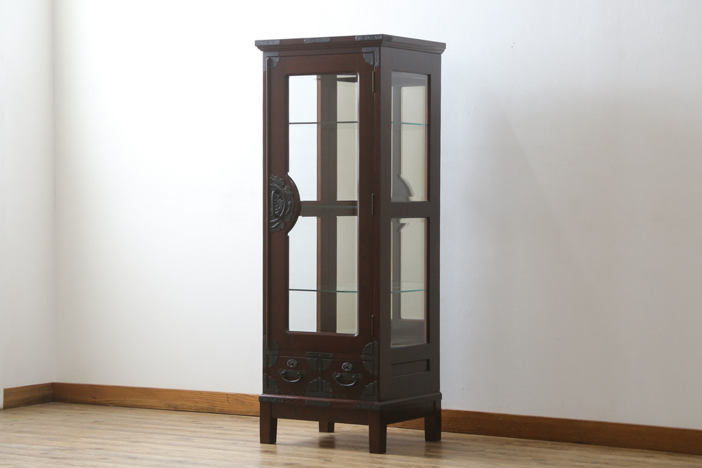 中古　美品　筑後民芸　和洋折衷なデザインが個性的で面白い縦型のキュリオケース(ガラスケース、キャビネット、ショーケース、飾り棚)(R-069976)