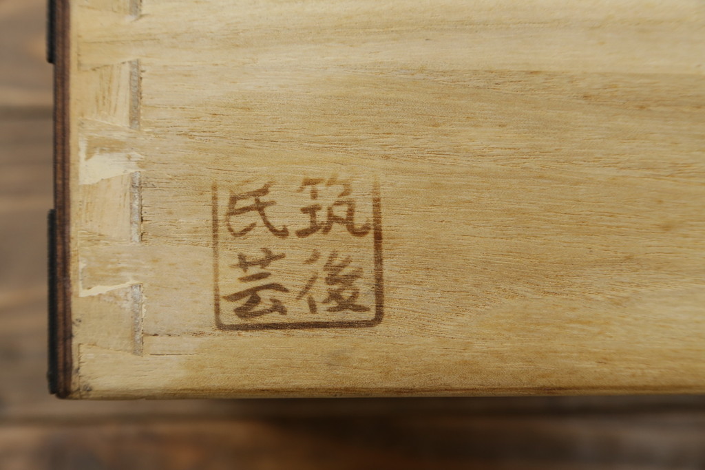 中古　美品　筑後民芸　和洋折衷なデザインが個性的で面白い縦型のキュリオケース(ガラスケース、キャビネット、ショーケース、飾り棚)(R-069976)