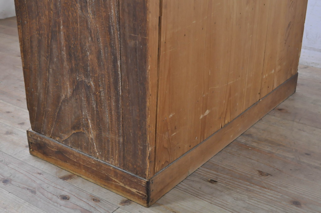 和製アンティーク　前面欅(ケヤキ)材　内部桐材　趣のある佇まいが魅力的な収納棚(茶棚、戸棚、引き出し、キャビネット)(R-071446)