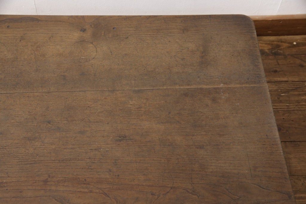 和製アンティーク　総ケヤキ材(欅)　挽き物の脚がお洒落なアクセントになるローテーブル(座卓、センターテーブル、リビングテーブル)(R-056244)