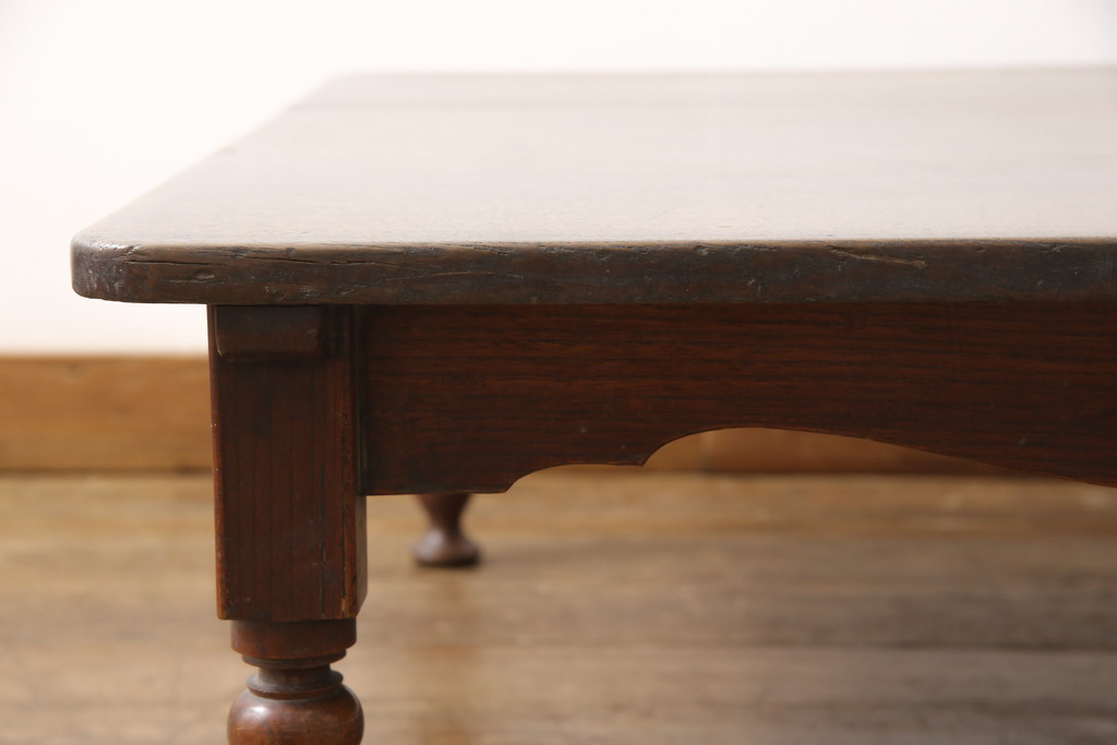 和製アンティーク　総ケヤキ材(欅)　挽き物の脚がお洒落なアクセントになるローテーブル(座卓、センターテーブル、リビングテーブル)(R-056244)