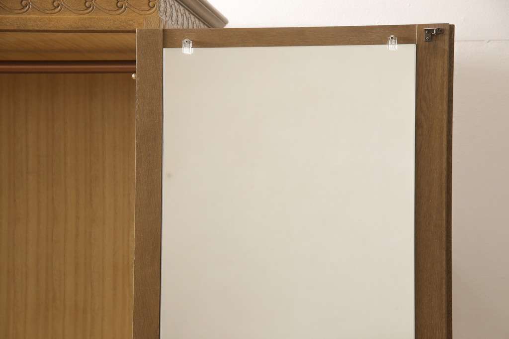 中古　美品　神戸伝承欧風家具(洋家具)　たかねや製　ナラ・桐材　エレガントな佇まいが美しいワードローブ(洋服タンス、収納棚)(R-054356)