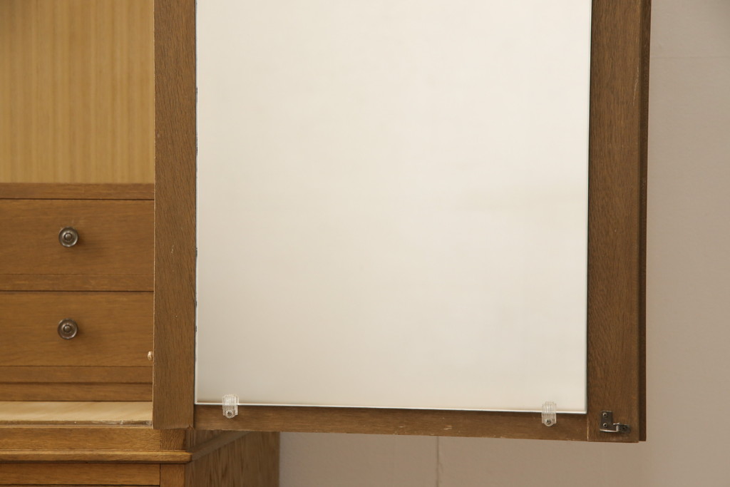 中古　美品　神戸伝承欧風家具(洋家具)　たかねや製　ナラ・桐材　エレガントな佇まいが美しいワードローブ(洋服タンス、収納棚)(R-054356)