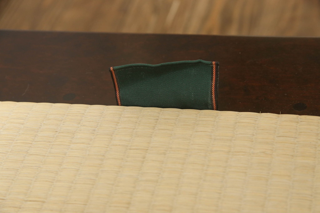 中古　北海道民芸家具　希少な絶版品!　シックなフレームと畳のコンビが和モダンな雰囲気を高める畳ベッド(セミダブル、たたみ)(R-062940)
