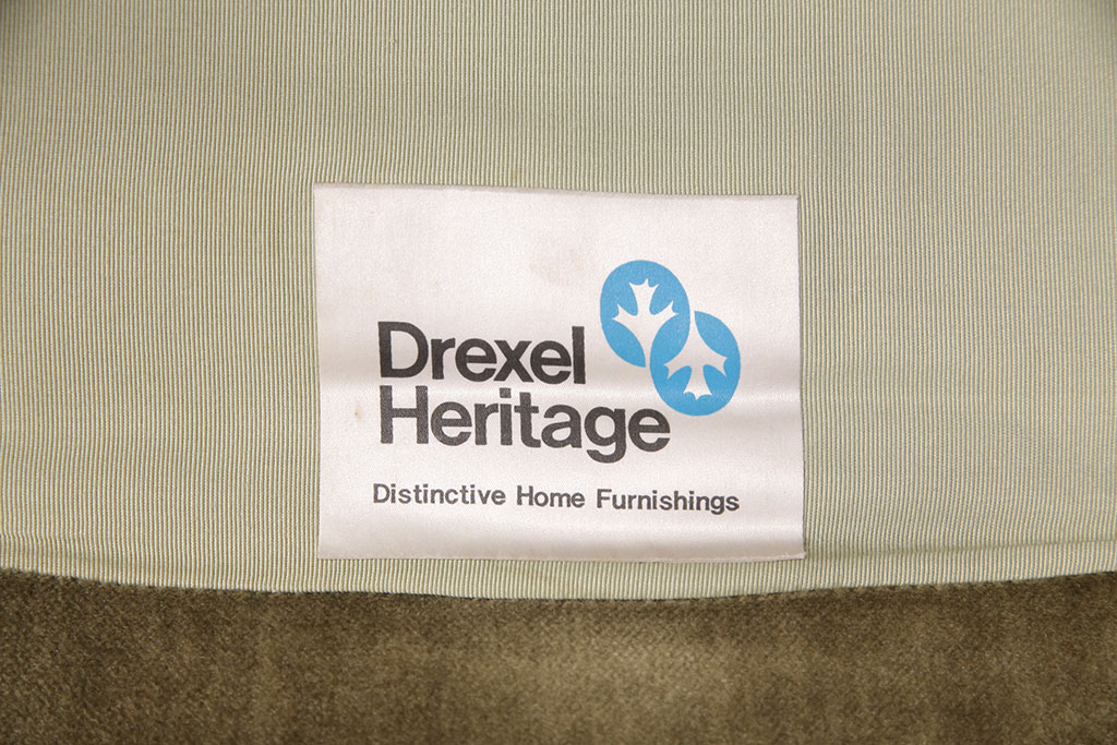 中古　DREXEL HERITAGE(ドレクセルヘリテイジ)　くすみがかったグリーンカラーが落ち着いた雰囲気を醸し出すイージーチェア(1人掛けソファ)(定価約50万円)(R-050967)