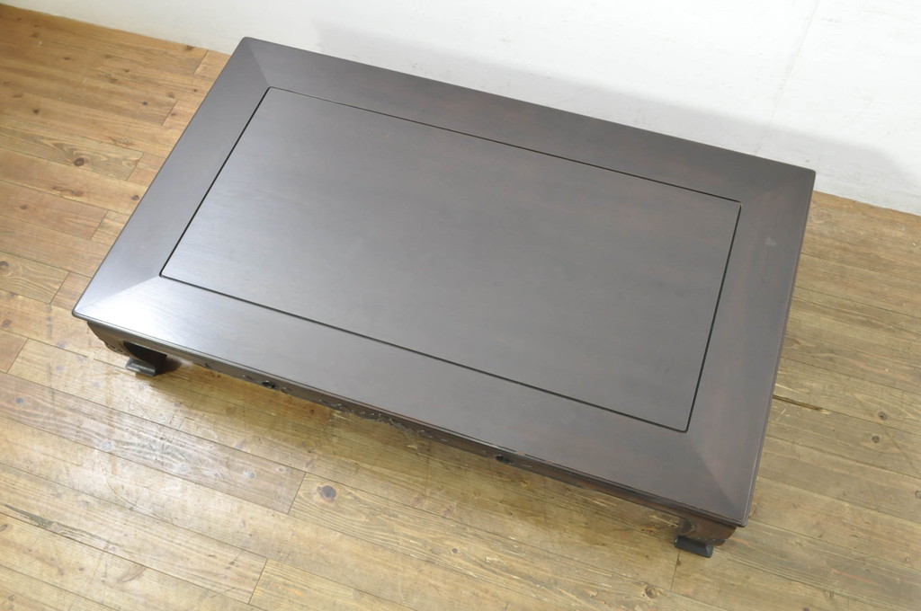和製ビンテージ　美品　高級品!!　指物工芸家具　紫檀(シタン)材　漆塗り　上品な彫りの意匠が魅力的な座卓(ローテーブル、センターテーブル、ヴィンテージ)(R-079974)
