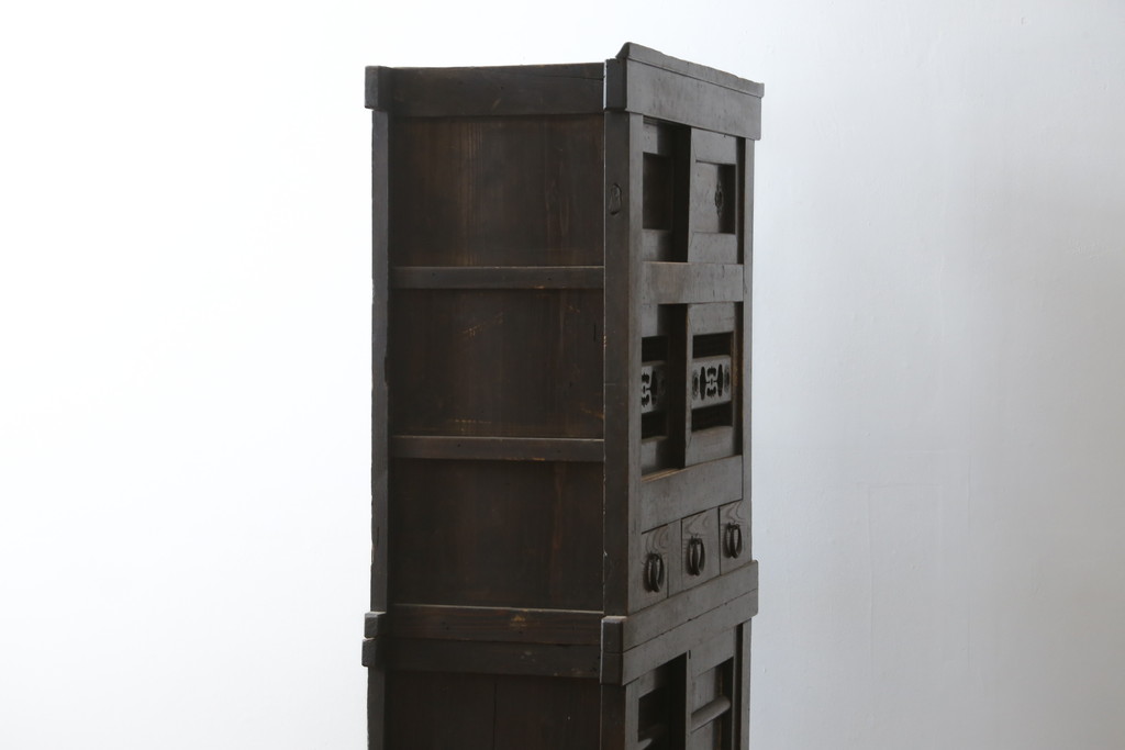 和製アンティーク　京都産　透かしの意匠がお洒落な和の趣溢れる三尺水屋箪笥(食器棚、収納棚、戸棚、キャビネット、重ね箪笥、店舗什器)(R-079784)