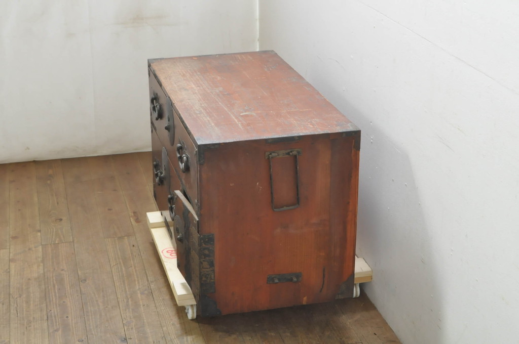 和製アンティーク　上手物　前面欅(ケヤキ)材　上杢　漆塗り　時代の流れを感じる佇まいが趣深い作りの良い会津箪笥ローボード(時代箪笥、アンティーク箪笥、和たんす、衣装タンス、引き出し、収納箪笥、テレビ台、テレビボード、サイドボード)(R-080022)