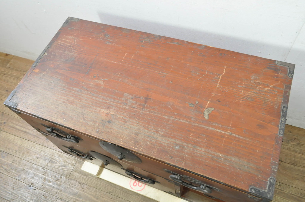 和製アンティーク　上手物　前面欅(ケヤキ)材　上杢　漆塗り　時代の流れを感じる佇まいが趣深い作りの良い会津箪笥ローボード(時代箪笥、アンティーク箪笥、和たんす、衣装タンス、引き出し、収納箪笥、テレビ台、テレビボード、サイドボード)(R-080022)