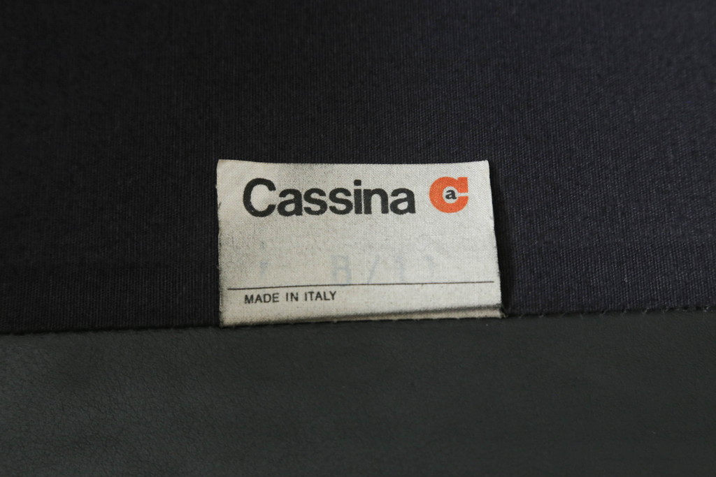 中古　Cassina(カッシーナ)　MARALUNGA(マラルンガ)　本革(レザー)　高級感漂う佇まいが魅力の1人掛けソファ(アームチェア、一人掛け、1P)(定価約100万円)(R-074135)