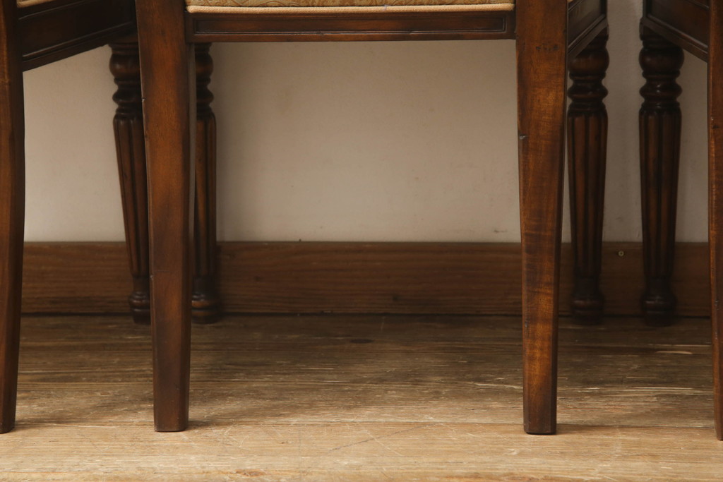 中古　超美品　イギリス高級輸入家具　MAITLAND SMITH(メートランドスミス)　細部まで凝ったデザインが美しいダイニングチェア4脚セット(定価　1脚約20万円)(椅子、イス)(R-052381)