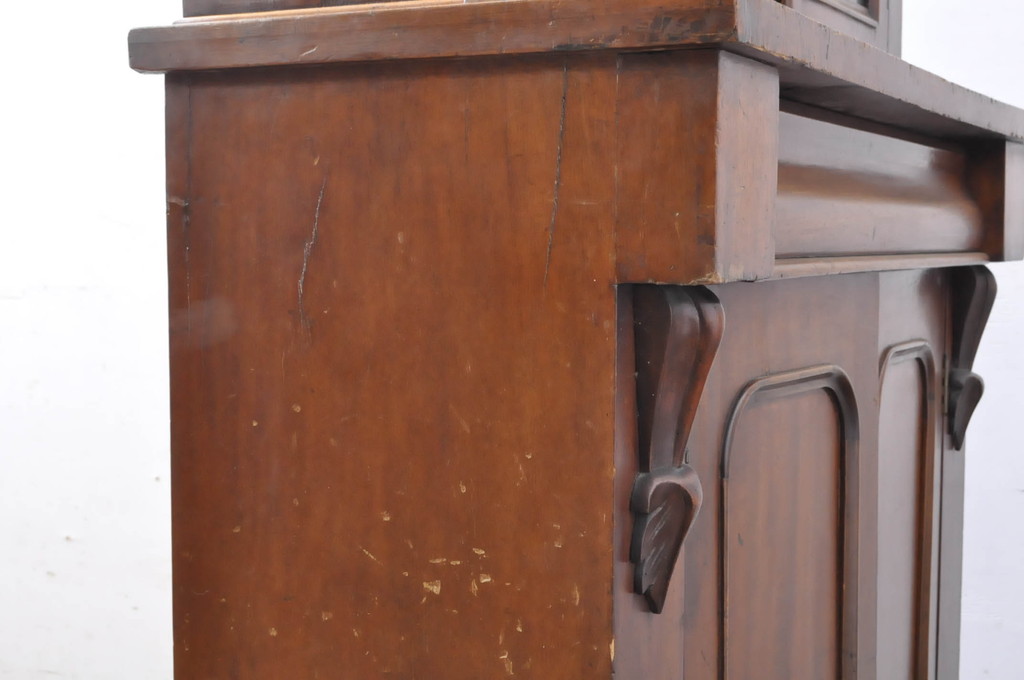 フランスアンティーク　ペイント仕上げ限定　ウォールナット材　クラシカルな佇まいのキャビネット(ブックケース、収納棚、戸棚、食器棚、カップボード)(R-065880)