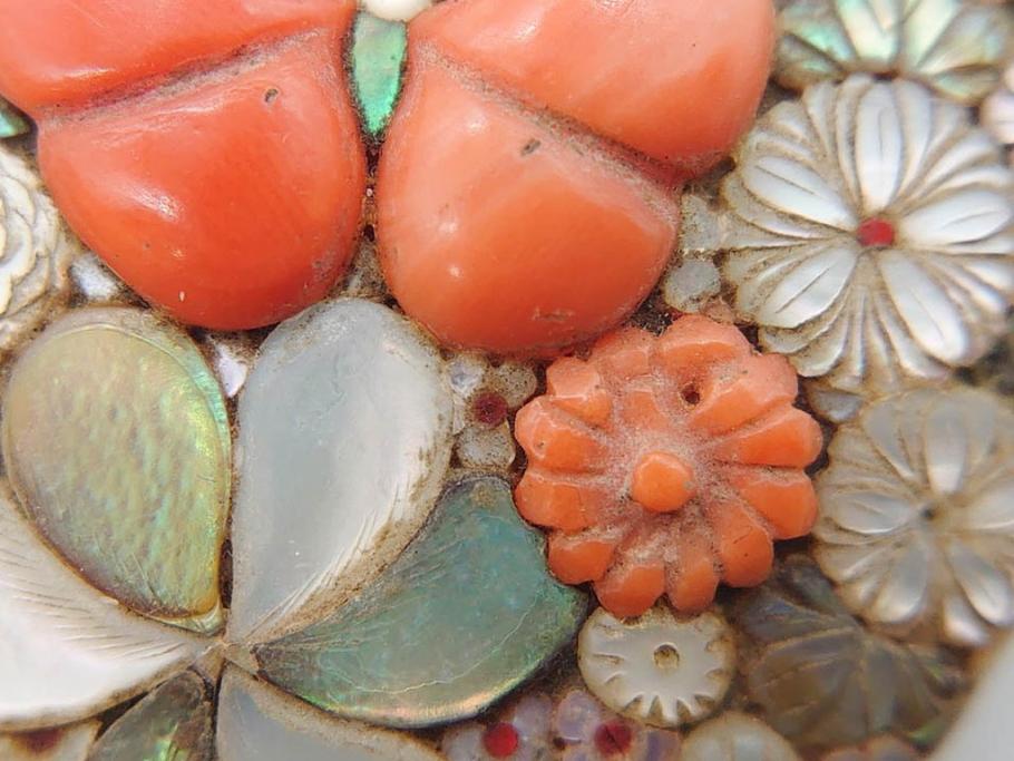 時代物 珊瑚 螺鈿細工 花尽くし 煌びやかで凝った意匠が目を惹く