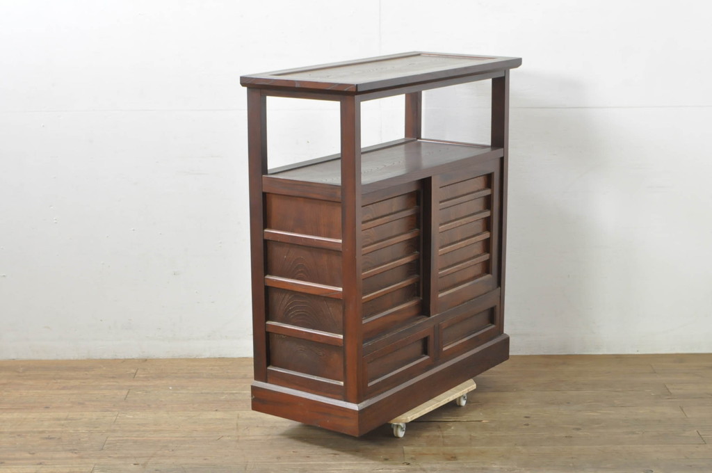 中古　美品!!　九州民芸家具　欅(ケヤキ)材　引き出し2杯付き　表情豊かな木目が魅力的なモダンデザインの茶棚(飾り棚、戸棚、収納棚、サイドキャビネット)(R-079948)