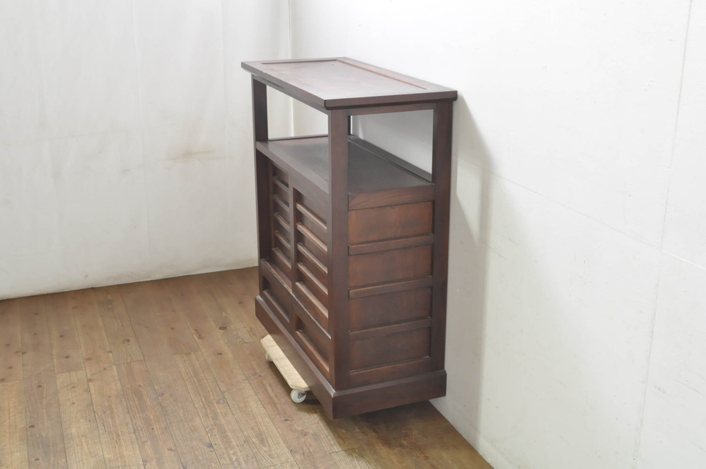 中古　美品!!　九州民芸家具　欅(ケヤキ)材　引き出し2杯付き　表情豊かな木目が魅力的なモダンデザインの茶棚(飾り棚、戸棚、収納棚、サイドキャビネット)(R-079948)