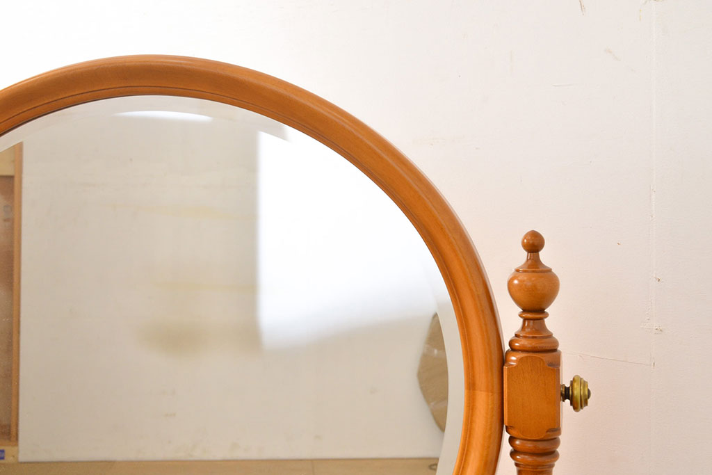 中古　超美品　横浜クラシック家具　ダニエル(Daniel)　ラウンド型の鏡が印象的なドレッサー&スツールセット(鏡台、チェスト、チェア)(定価約74万円)(R-051110)
