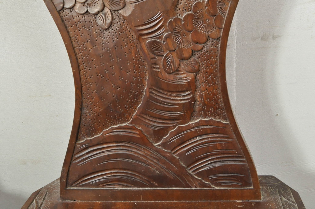 中古　軽井沢彫り　桜　贅沢な総彫り仕上げの板座チェア2脚セット(ダイニングチェア、アームレスチェア、椅子、イス)(R-080042)