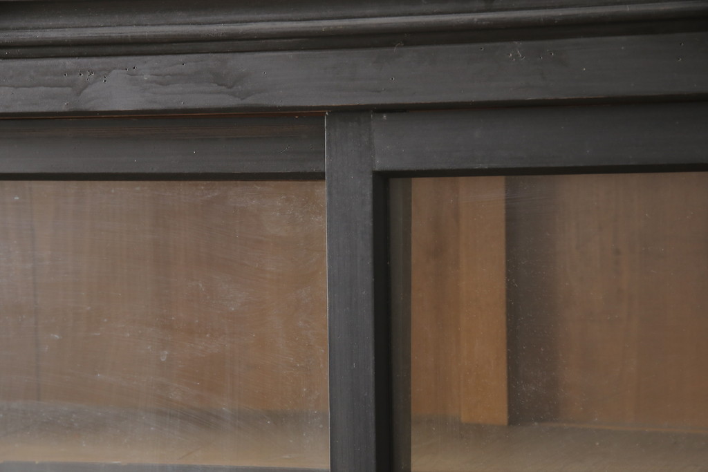アンティーク家具　大正ロマン香る黒塗りの重ねキャビネット(本箱、ブックケース、収納棚、飾り棚、戸棚、店舗什器)(R-036990)