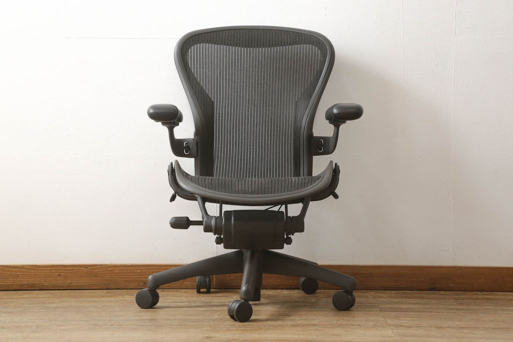 中古　Hermanmiller(ハーマンミラー社)　Bサイズ　座り心地を追求したアーロンチェア(オフィスチェア、アームチェア、ワークチェア)(R-058593)