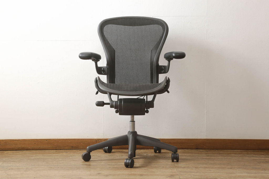 中古　Hermanmiller(ハーマンミラー社)　Bサイズ　座り心地を追求したアーロンチェア(オフィスチェア、アームチェア、ワークチェア)(R-058593)