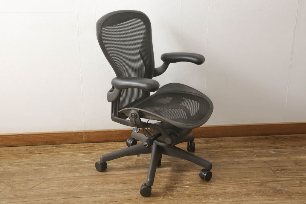 中古　Hermanmiller(ハーマンミラー社)　Bサイズ　座り心地を追求したアーロンチェア(オフィスチェア、アームチェア、ワークチェア)(R-058593)