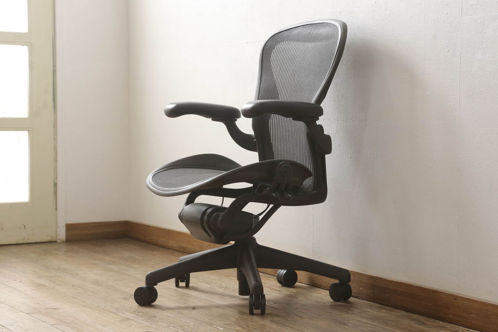 中古　Hermanmiller(ハーマンミラー社)　Bサイズ　座り心地を追求したアーロンチェア(オフィスチェア、アームチェア、ワークチェア)(R-058593)