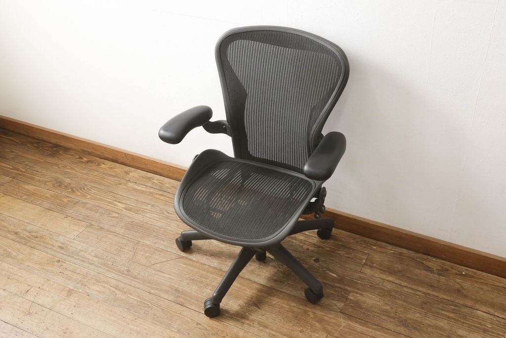 中古　Hermanmiller(ハーマンミラー社)　Bサイズ　座り心地を追求したアーロンチェア(オフィスチェア、アームチェア、ワークチェア)(R-058593)