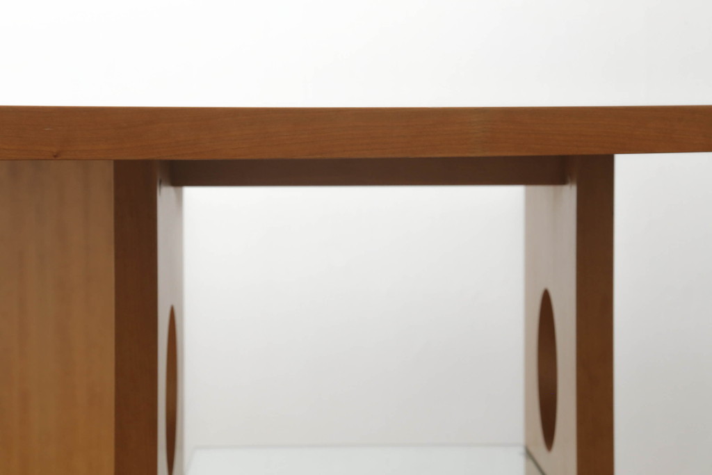 中古　美品　TECTA(テクタ)　チェリー材　モダンでユニークなデザインがお洒落なテーブル(M21、ダイニングテーブル、4人掛け、6人掛け)(定価約65万円)(R-072038)