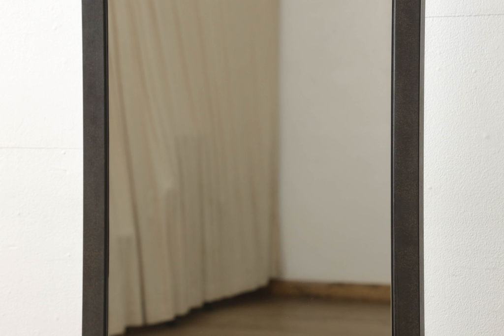 中古　インダストリアルな雰囲気漂うアイアンスタンドミラー(姿見、鏡、店舗什器)(R-053014)