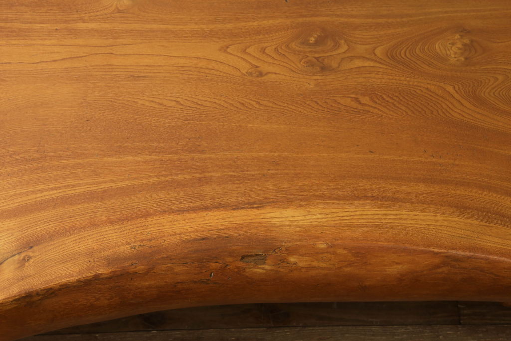 中古　美品　極厚天板　総ケヤキ材　どっしりとした佇まいが目を引く座卓(ローテーブル、リビングテーブル)(R-055082)