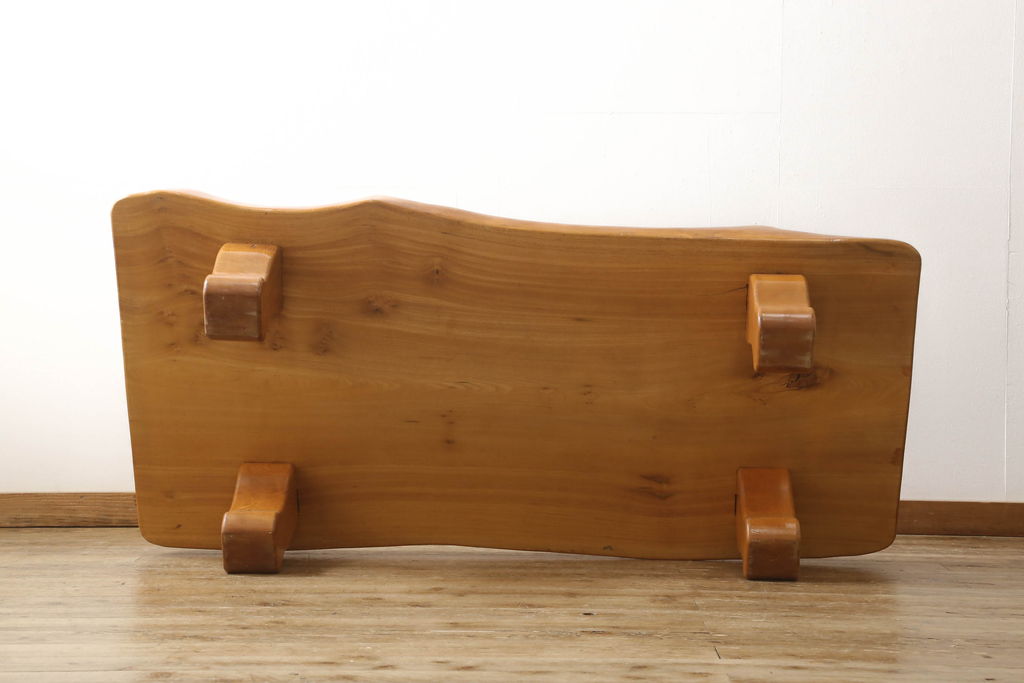 中古　美品　極厚天板　総ケヤキ材　どっしりとした佇まいが目を引く座卓(ローテーブル、リビングテーブル)(R-055082)