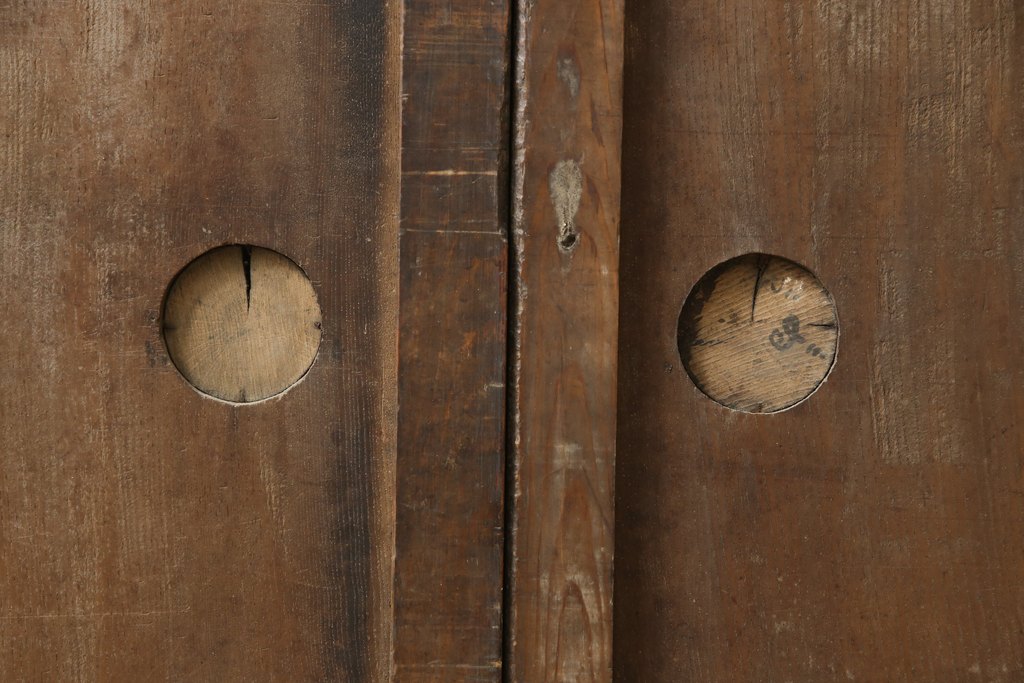 和製アンティーク　味わい深い木肌が魅力的な枠杉・鏡板欅(ケヤキ)一枚板の窓2枚セット(引き戸、板戸、建具)(R-060006)