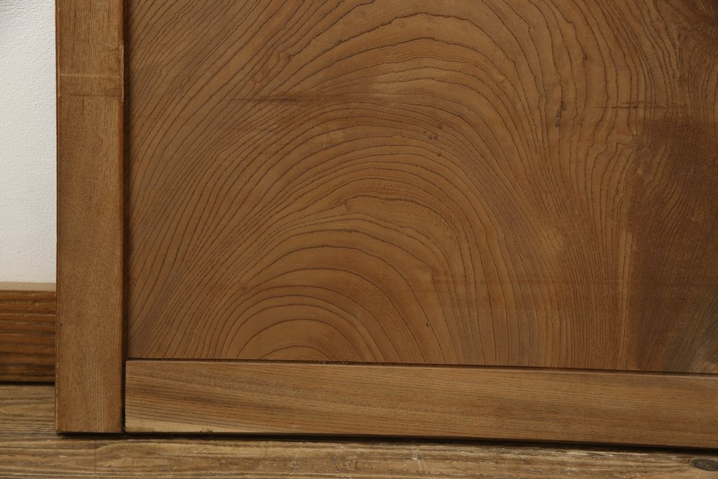 和製アンティーク　凝ったつくりの金具が目を惹く総欅(ケヤキ)材一枚板の窓2枚セット(板戸、引き戸、建具)(R-060007)