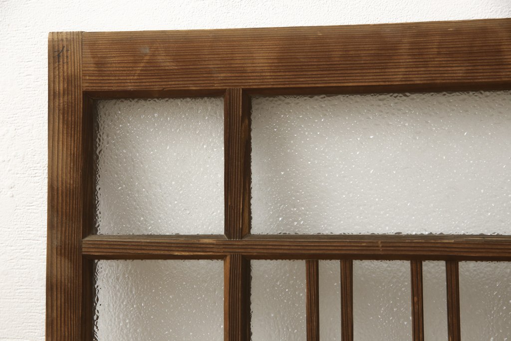 和製アンティーク 木枠のデザインが昭和な雰囲気を醸し出すガラス窓2枚