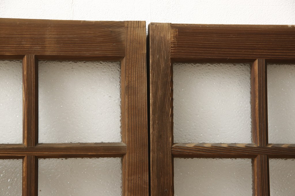 和製アンティーク　木枠のデザインが昭和な雰囲気を醸し出すガラス窓2枚セット(ガラス戸、引き戸、建具)(R-059977)