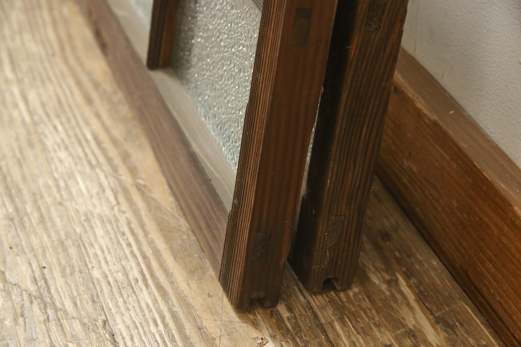 和製アンティーク　木枠のデザインが昭和な雰囲気を醸し出すガラス窓2枚セット(ガラス戸、引き戸、建具)(R-059978)