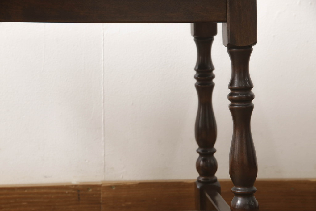 和製ビンテージ　松本民芸家具　クラシカルな佇まいのサイドテーブル(カフェテーブル、コーヒーテーブル、ナイトテーブル、花台、飾り台、スツール、ヴィンテージ)(R-064468)