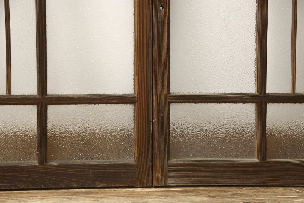 和製アンティーク　木枠のデザインが昭和な雰囲気を醸し出すガラス窓2枚セット(ガラス戸、引き戸、建具)(R-059979)