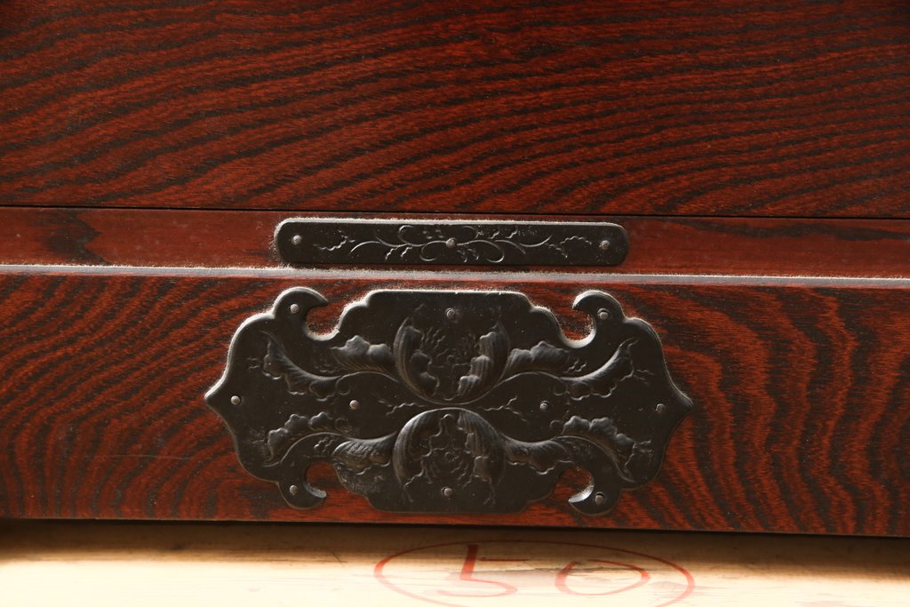 中古　美品　岩谷堂箪笥　力強い木目と凝った金具が美しい収納箪笥(引き出し、チェスト、和たんす、衣装箪笥)(R-056406)