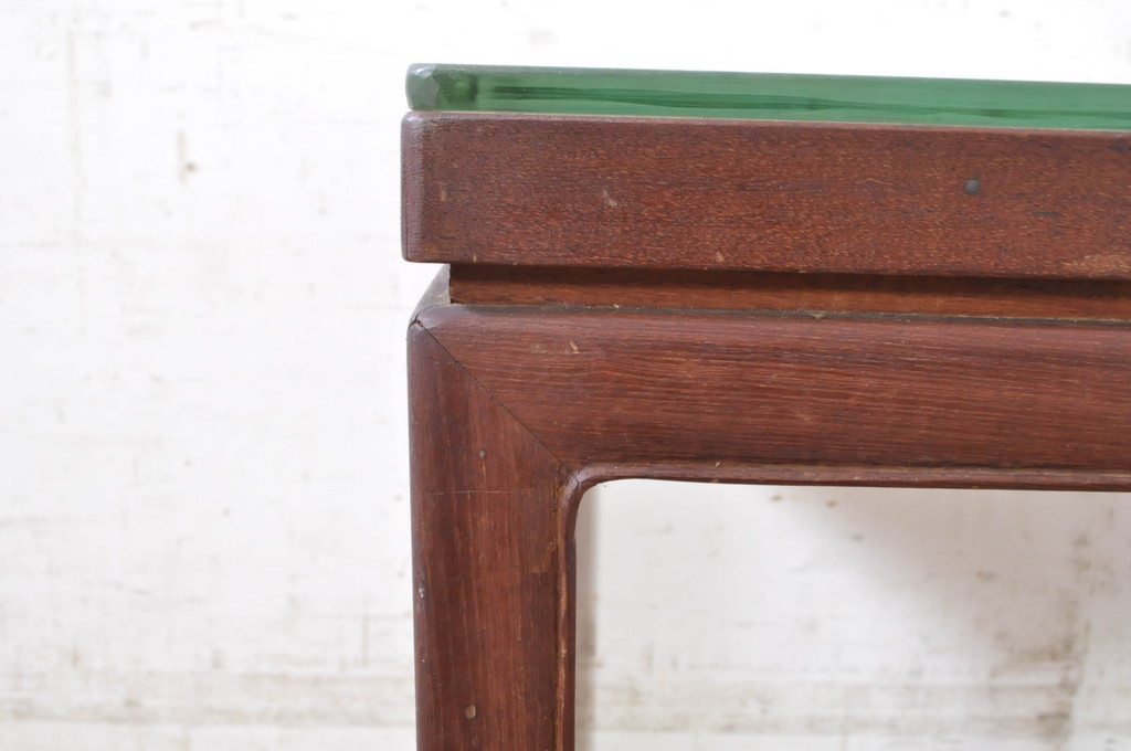 アジアンアンティーク　ロクロ　轆轤(ろくろ)　挽き物　一風変わった天板飾りが魅力的な唐木材製ローテーブル(センターテーブル、リビングテーブル、座卓)(R-072751)