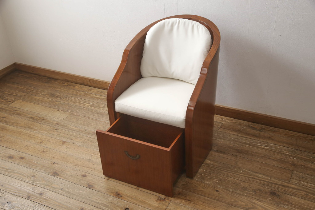 中古美品　高級品　サァラ麻布　洗練された雰囲気が目を引く、収納付き回転椅子(定価約36万円)(ラウンジチェア、イス、1人掛けソファ)(R-052145)