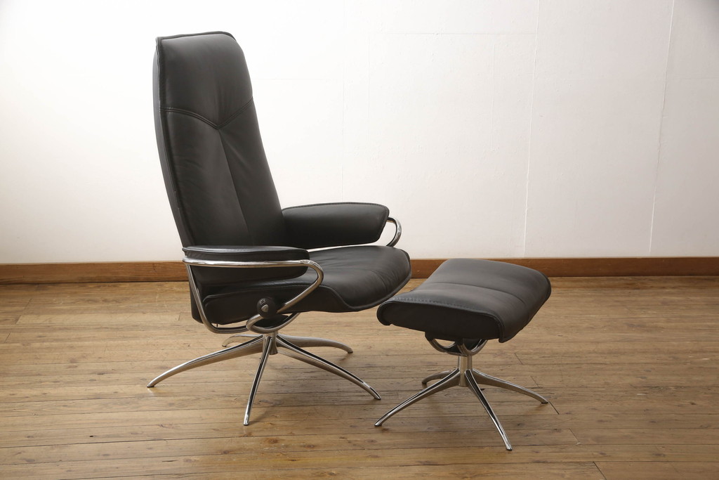 中古　美品　ノルウェー製　EKORNES(エコーネス)　City(シティ)　Mサイズ　オットマン付き!!スタイリッシュなデザインが魅力のストレスレスチェア(スターベース、1人掛けソファ、1Pソファ、アームチェア、リクライニングチェア、フットスツール、北欧、本革、レザーチェア)(定価約30万円)(R-066317)