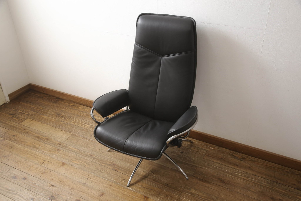 中古　美品　ノルウェー製　EKORNES(エコーネス)　City(シティ)　Mサイズ　オットマン付き!!スタイリッシュなデザインが魅力のストレスレスチェア(スターベース、1人掛けソファ、1Pソファ、アームチェア、リクライニングチェア、フットスツール、北欧、本革、レザーチェア)(定価約30万円)(R-066317)