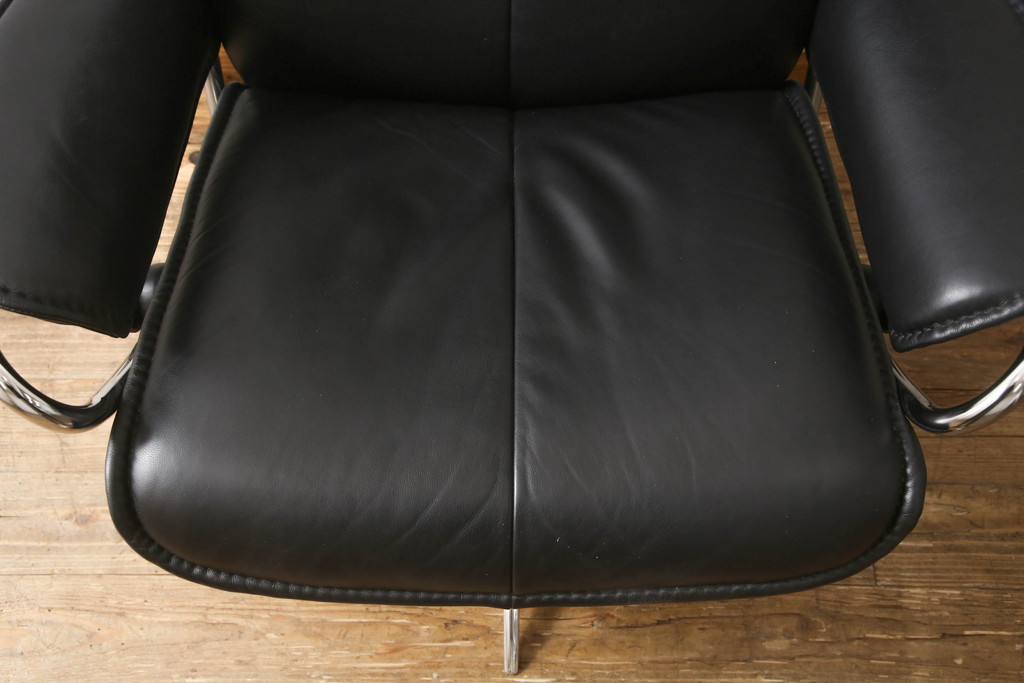 中古　美品　ノルウェー製　EKORNES(エコーネス)　City(シティ)　Mサイズ　オットマン付き!!スタイリッシュなデザインが魅力のストレスレスチェア(スターベース、1人掛けソファ、1Pソファ、アームチェア、リクライニングチェア、フットスツール、北欧、本革、レザーチェア)(定価約30万円)(R-066317)