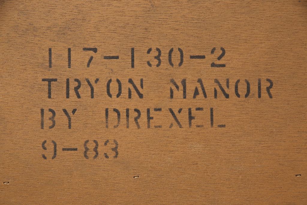 中古　DREXEL HERITAGE(ドレクセルヘリテイジ)　TRYON MANOR(トライオンメナー)　気品ある佇まいが魅力のサイドチェスト(サイドボード、引き出し)(R-050683)