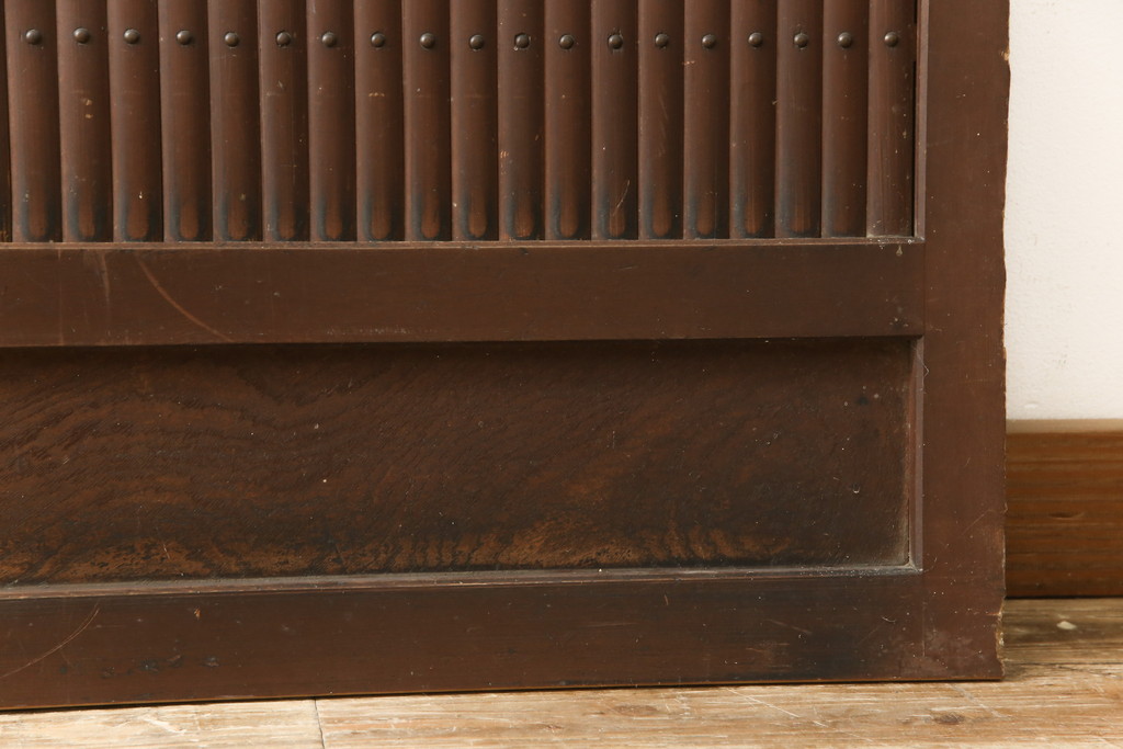 アンティーク建具　和モダンな空間づくりに取り入れやすい丸桟の引き戸2枚セット(窓、板戸、引き戸)(R-060008)
