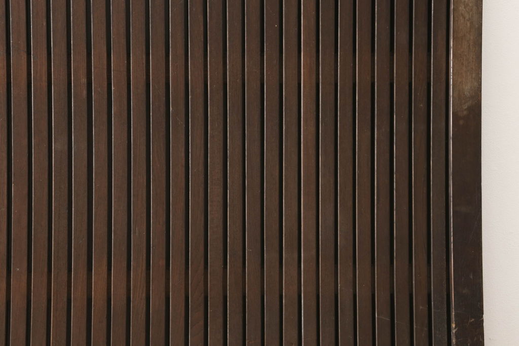アンティーク建具　総欅(ケヤキ)材　大きな金具が存在感を放つ格子蔵戸1枚(玄関戸、引き戸)(R-060925)